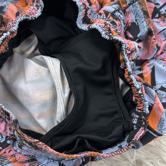 Lululemon Hotty Hot Short II *Long 4" Inversion Multi / Black - Picture 3 of 6